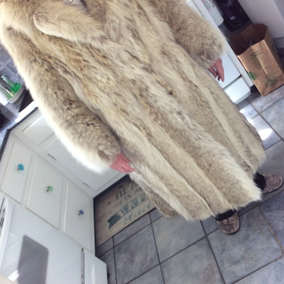 Coyote Fur - Full Length Coat - Picture 16 of 16